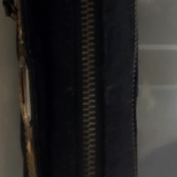 Guess purse - Picture 2 of 6